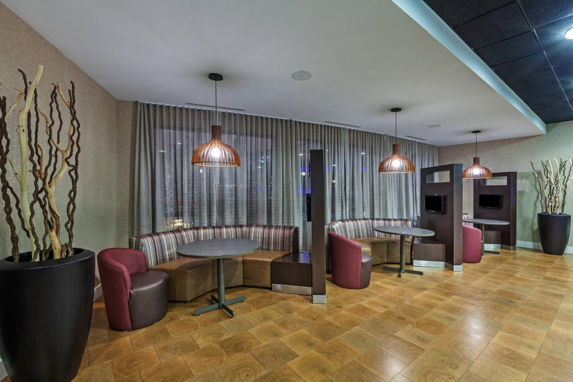 Courtyard By Marriott Tulsa Woodland Hills Otel Dış mekan fotoğraf