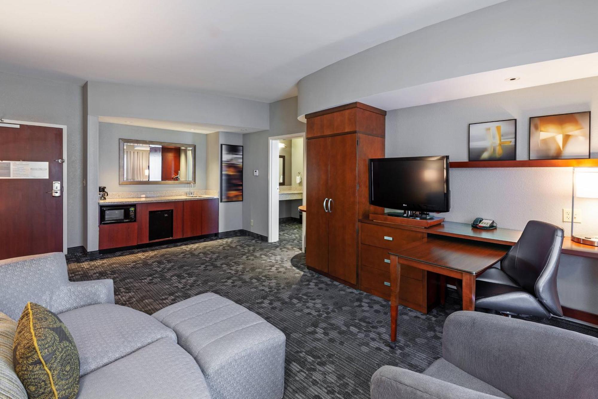 Courtyard By Marriott Tulsa Woodland Hills Otel Dış mekan fotoğraf