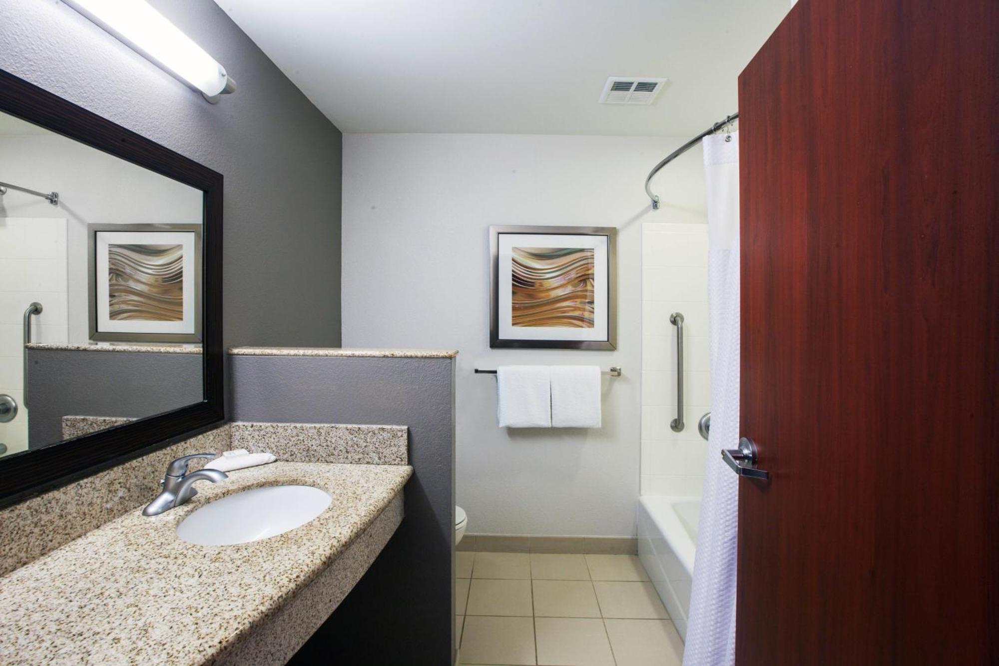Courtyard By Marriott Tulsa Woodland Hills Otel Dış mekan fotoğraf