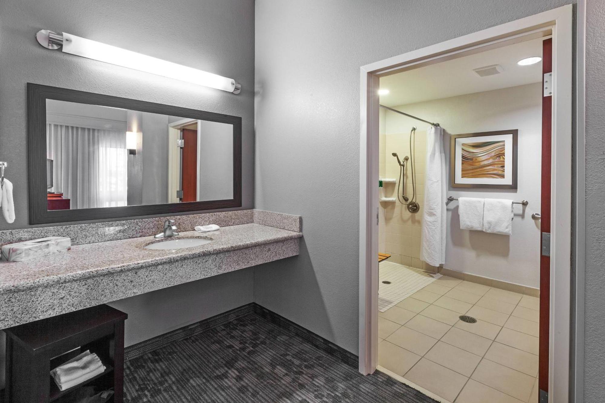 Courtyard By Marriott Tulsa Woodland Hills Otel Dış mekan fotoğraf