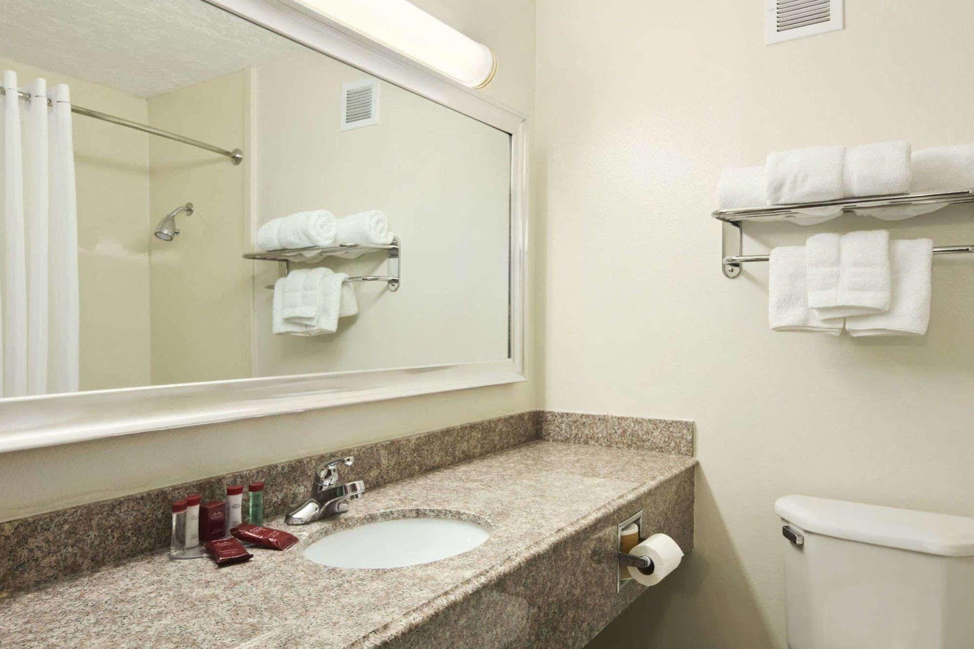 Courtyard By Marriott Tulsa Woodland Hills Otel Dış mekan fotoğraf